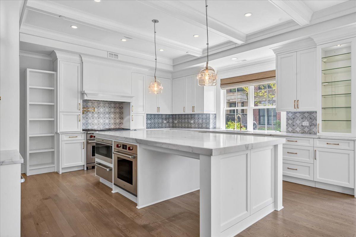 727 N McKinley Road Unit: 100