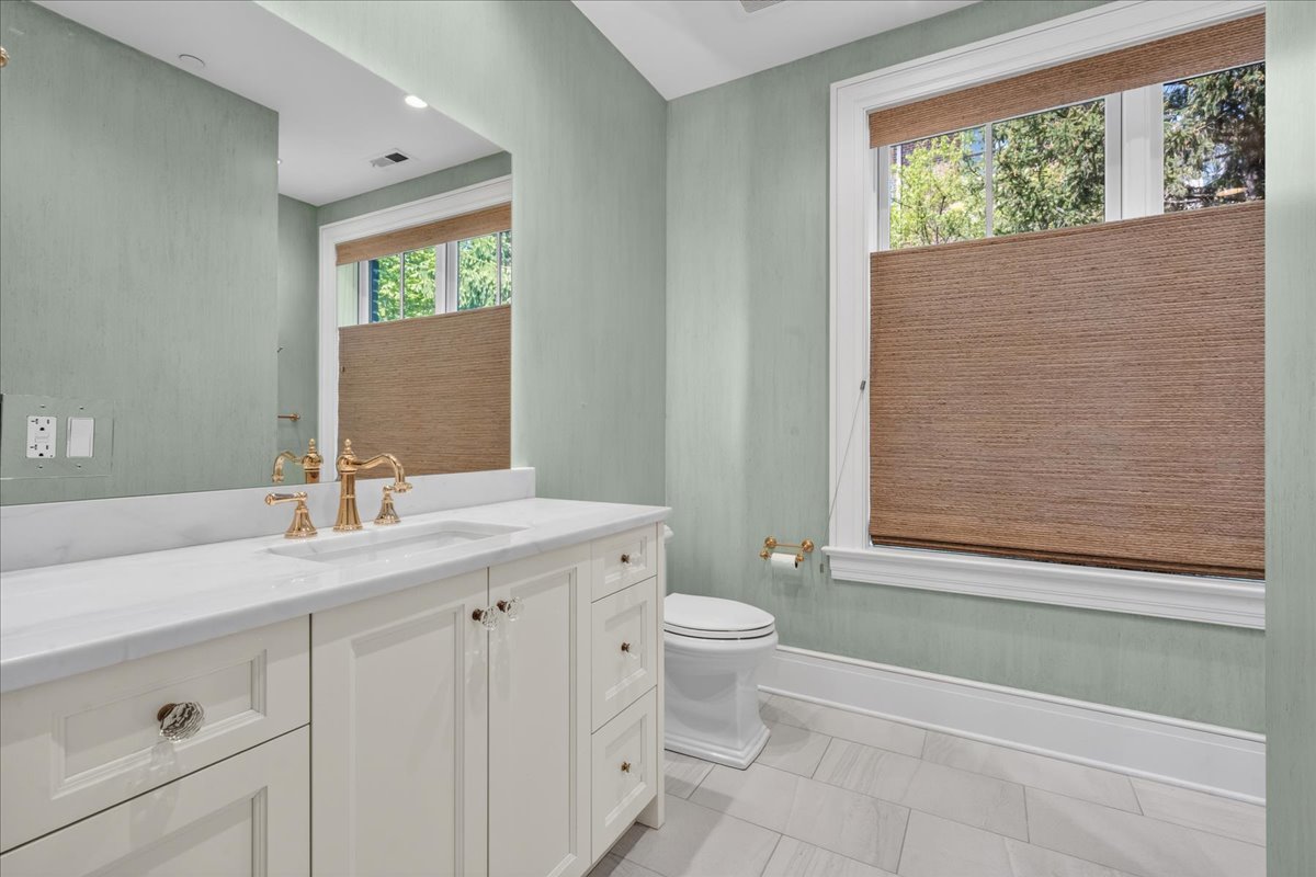 727 N McKinley Road Unit: 100