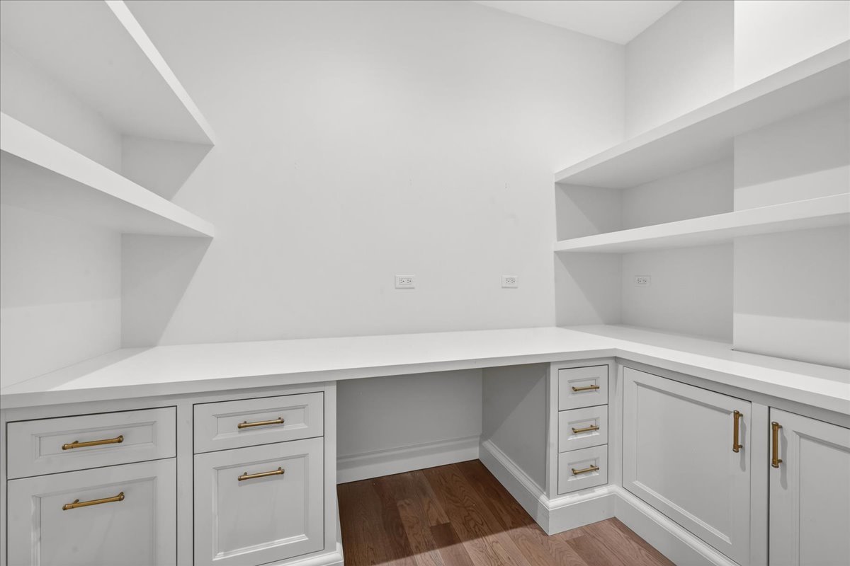 727 N McKinley Road Unit: 100