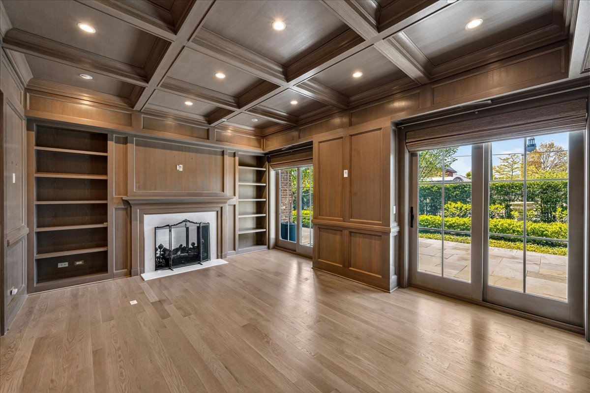 727 N McKinley Road Unit: 100
