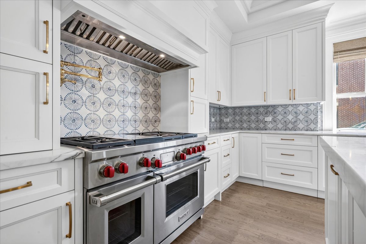 727 N McKinley Road Unit: 100