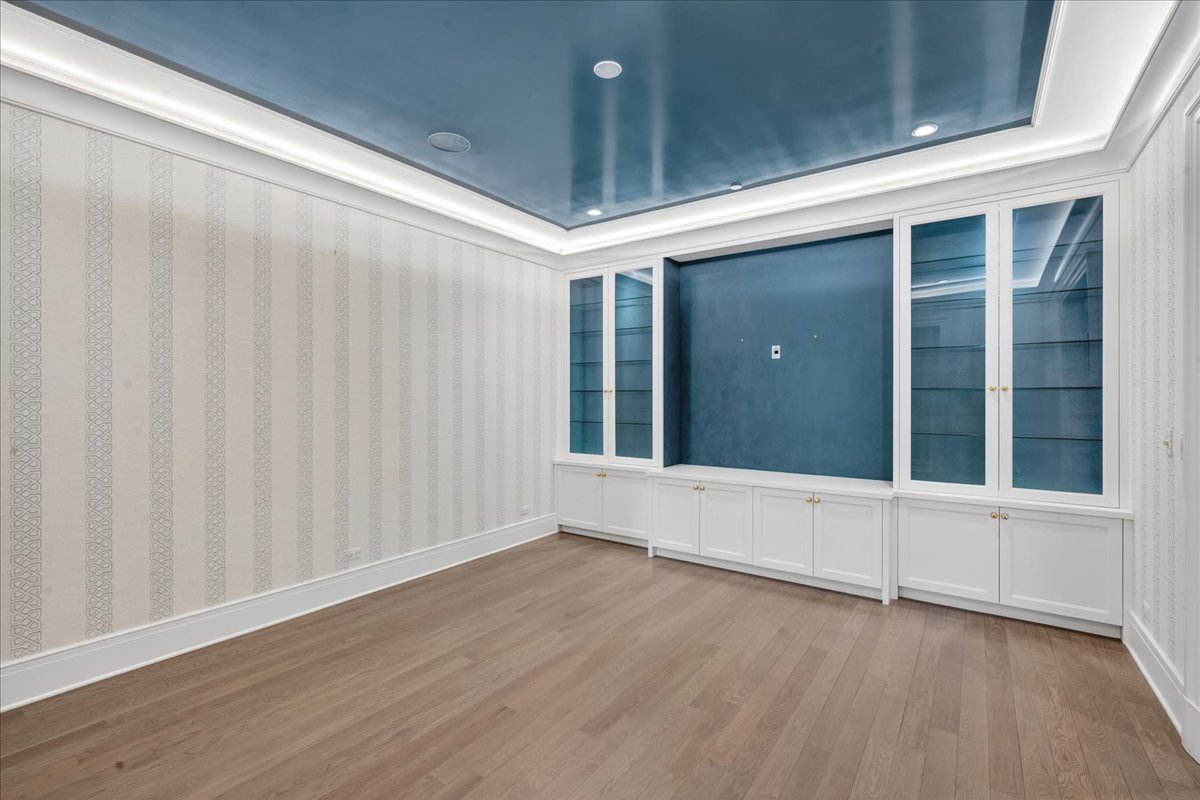 727 N McKinley Road Unit: 100
