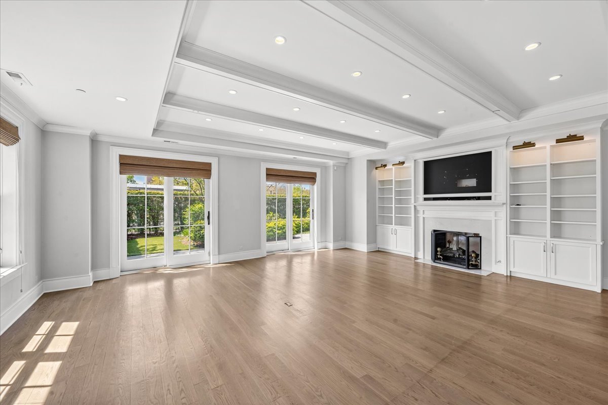 727 N McKinley Road Unit: 100