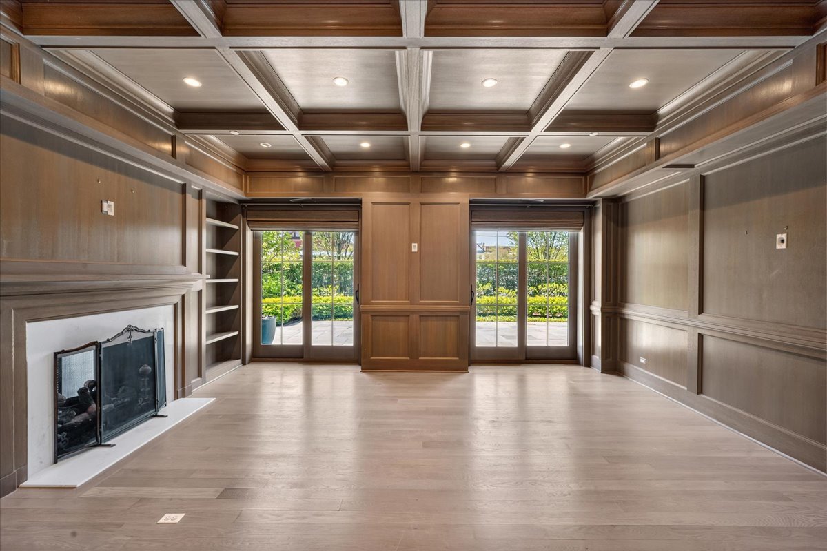 727 N McKinley Road Unit: 100