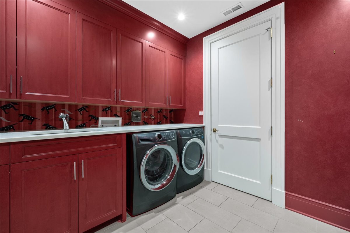 727 N McKinley Road Unit: 100