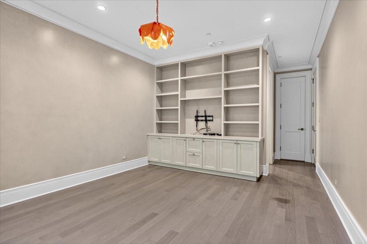 727 N McKinley Road Unit: 100
