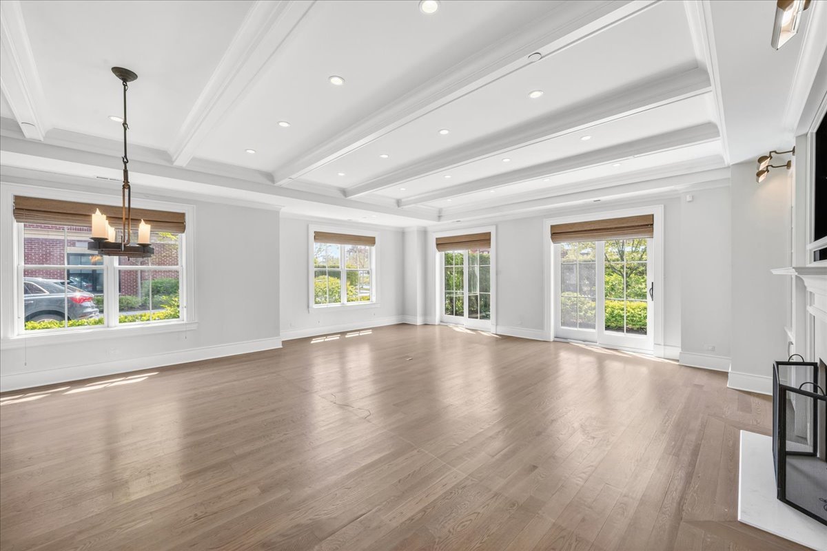 727 N McKinley Road Unit: 100