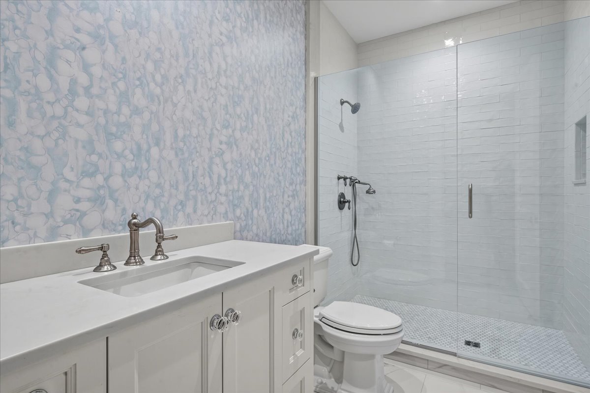 727 N McKinley Road Unit: 100