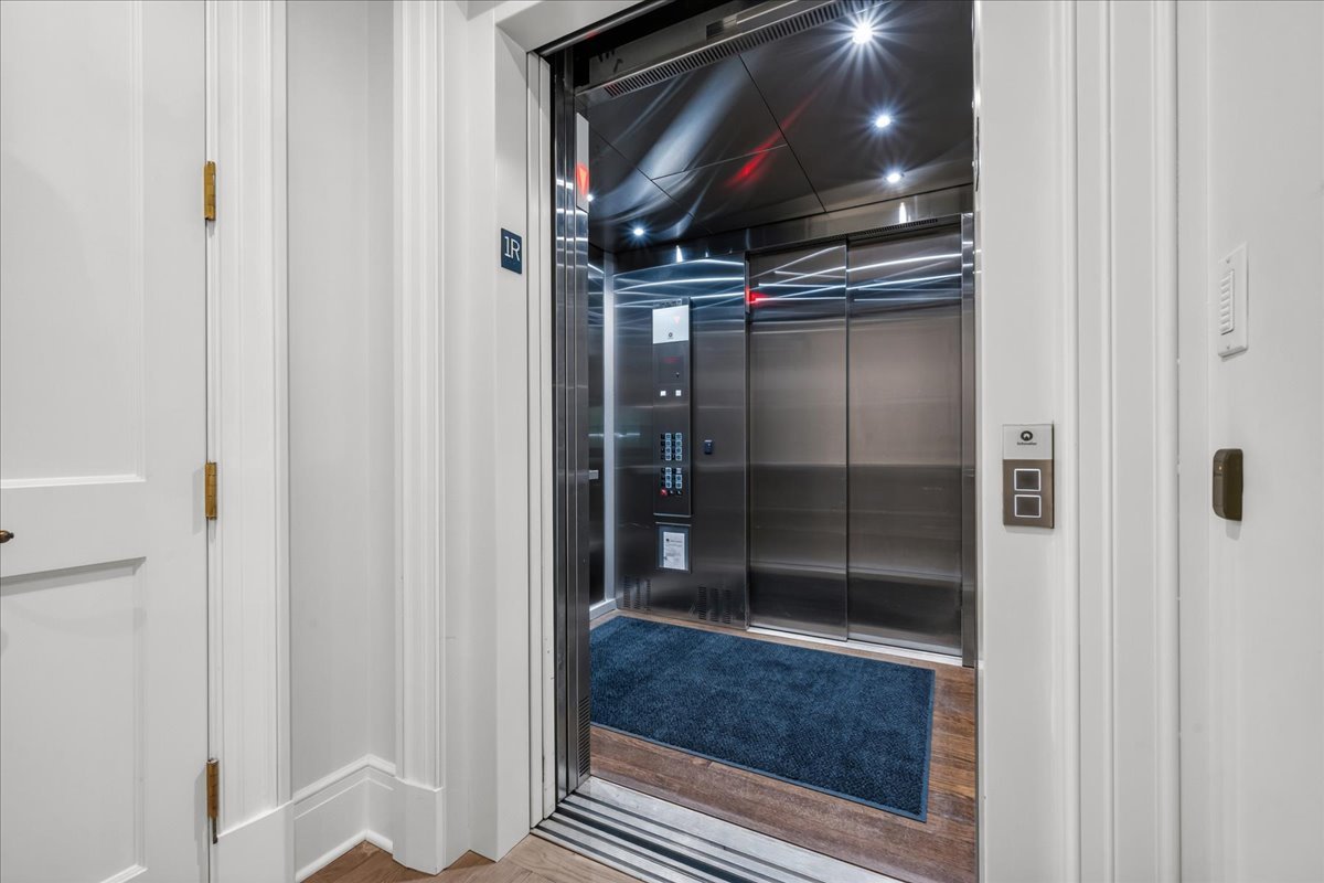 727 N McKinley Road Unit: 100