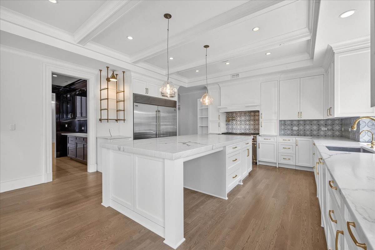 727 N McKinley Road Unit: 100