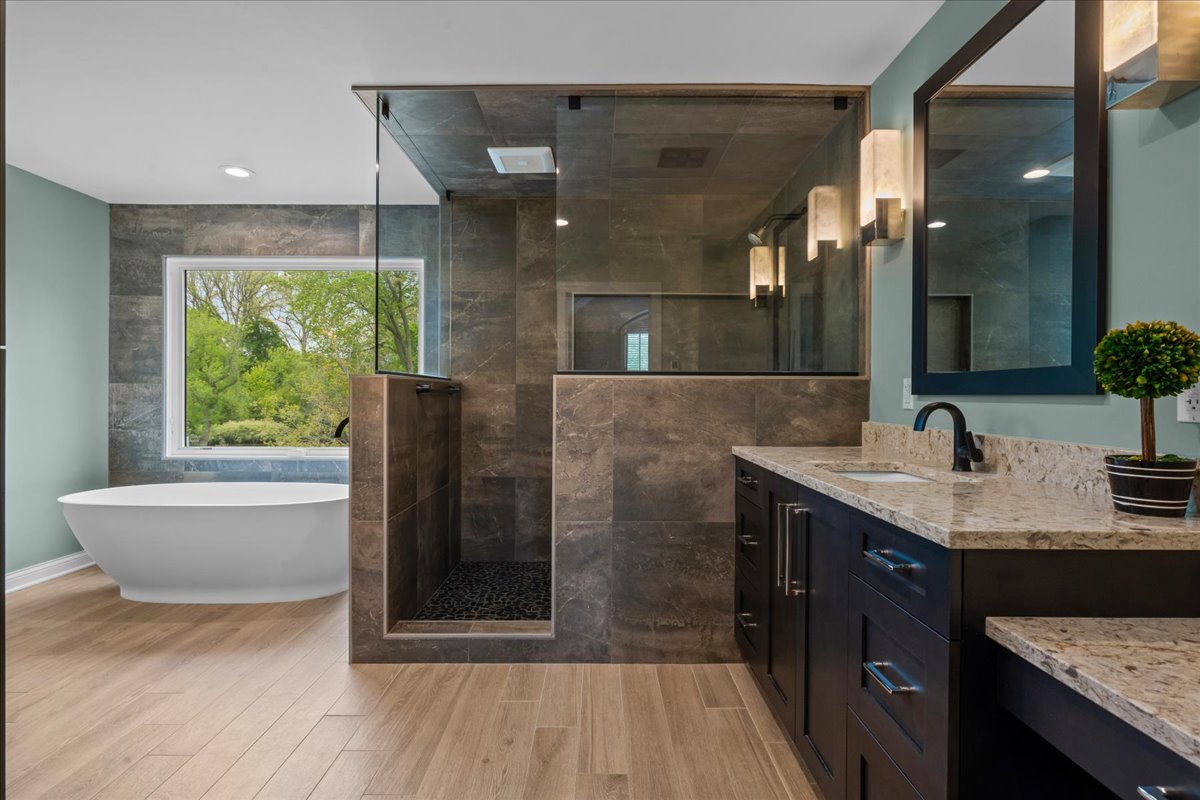 1310 LONGMEADOW Lane