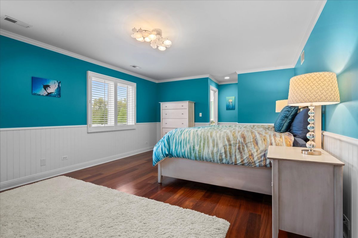 1310 LONGMEADOW Lane