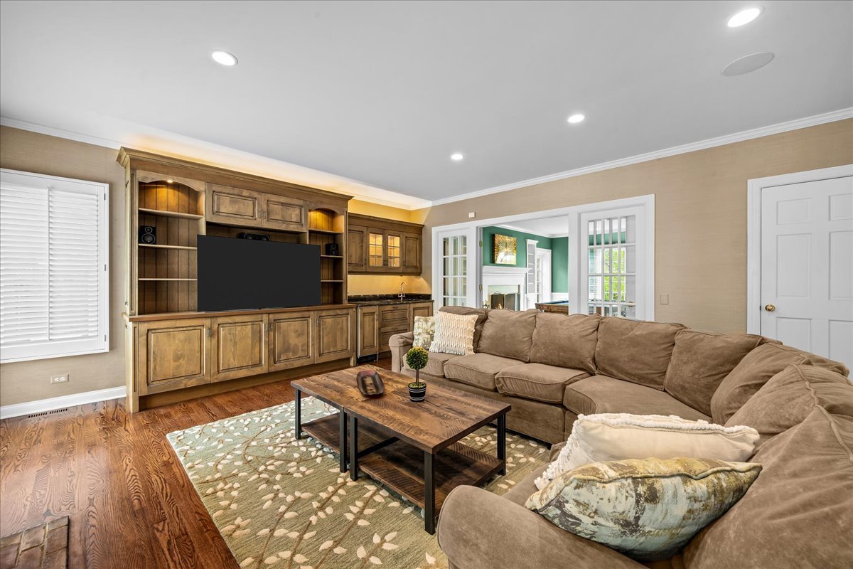 1310 LONGMEADOW Lane
