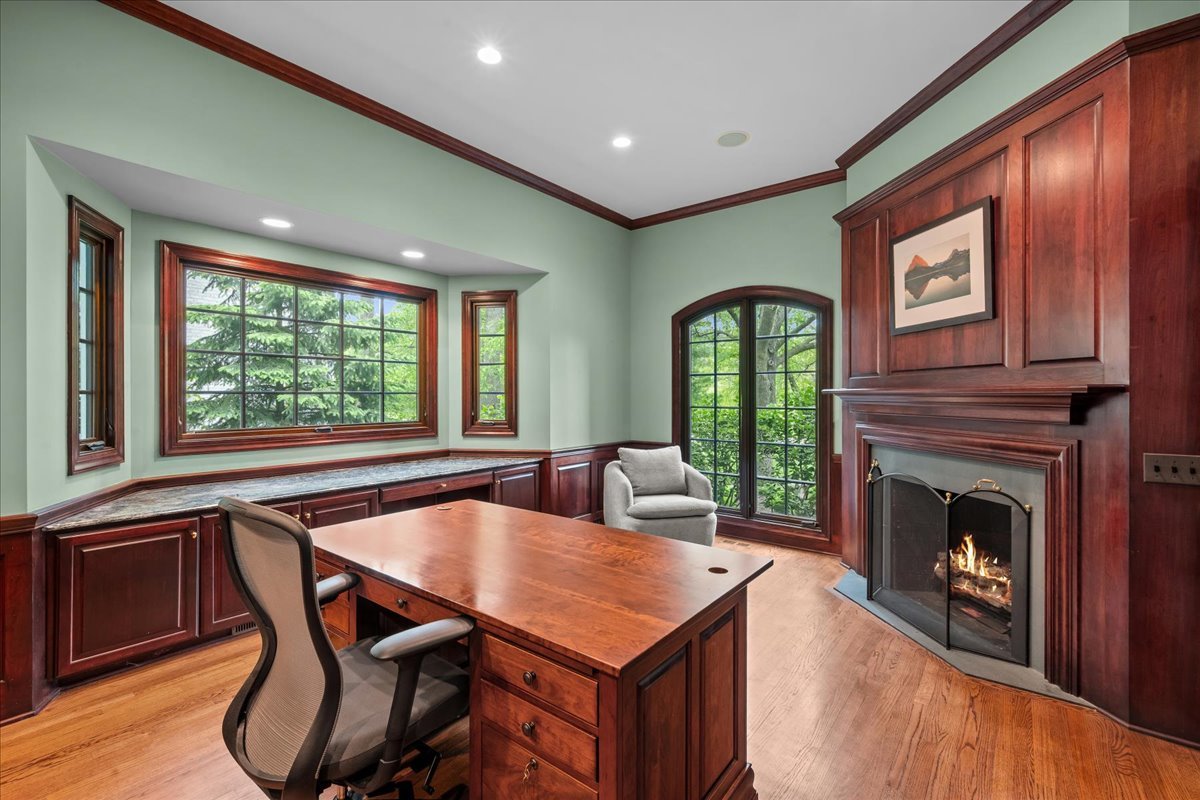 1310 LONGMEADOW Lane