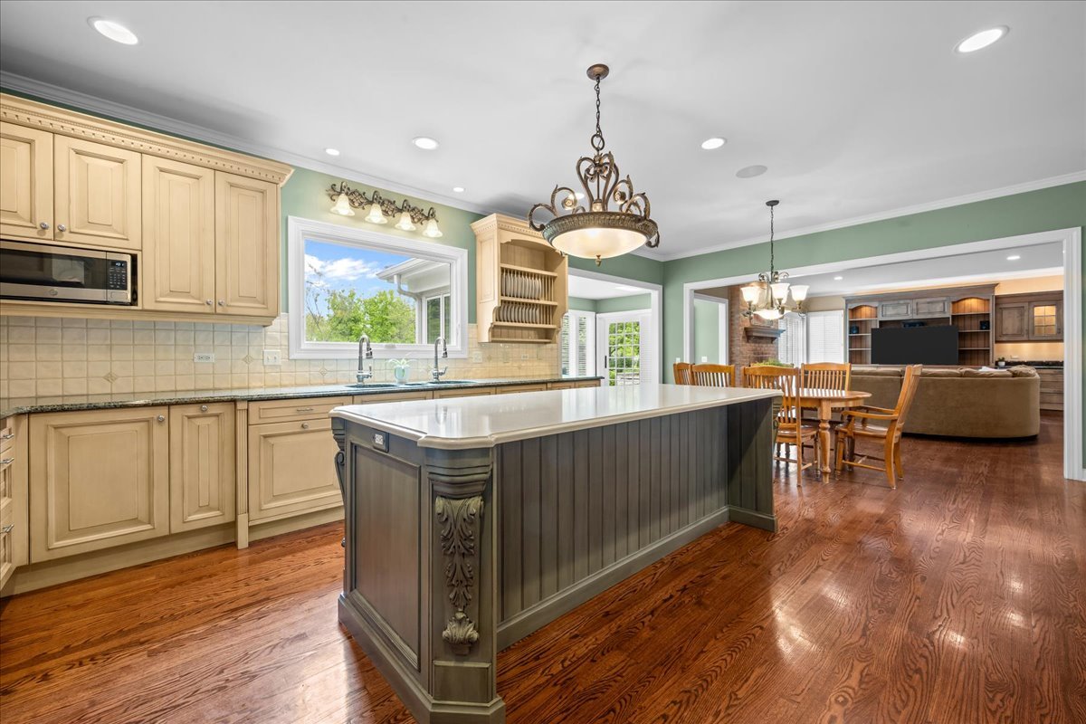 1310 LONGMEADOW Lane