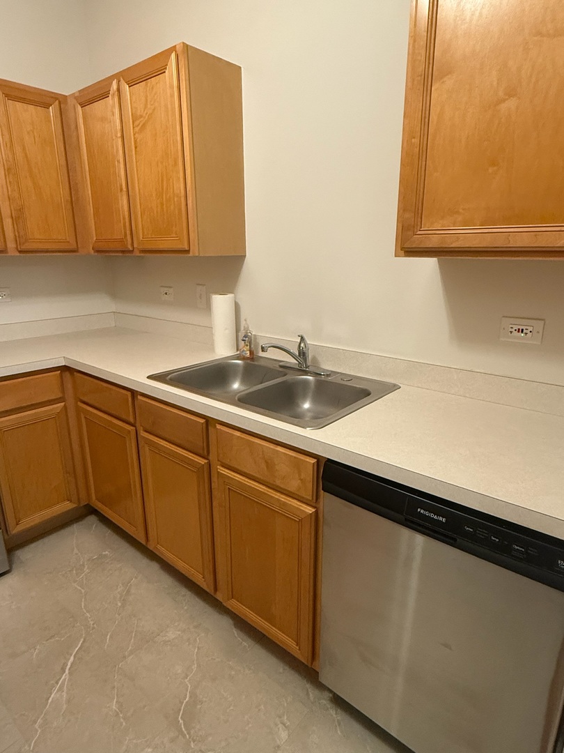 3317 Stratford Court Unit: 1D