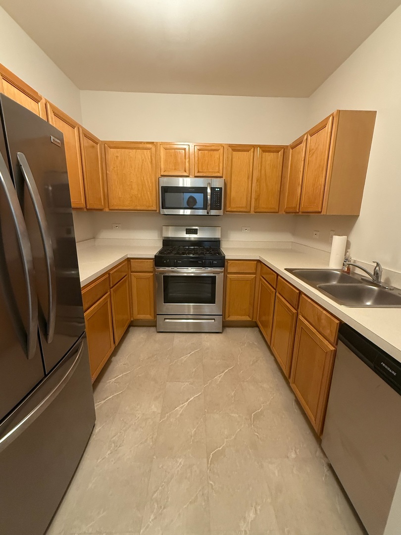 3317 Stratford Court Unit: 1D