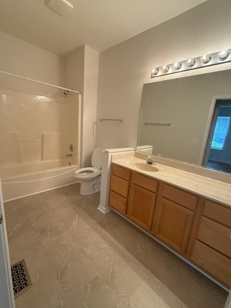 3317 Stratford Court Unit: 1D