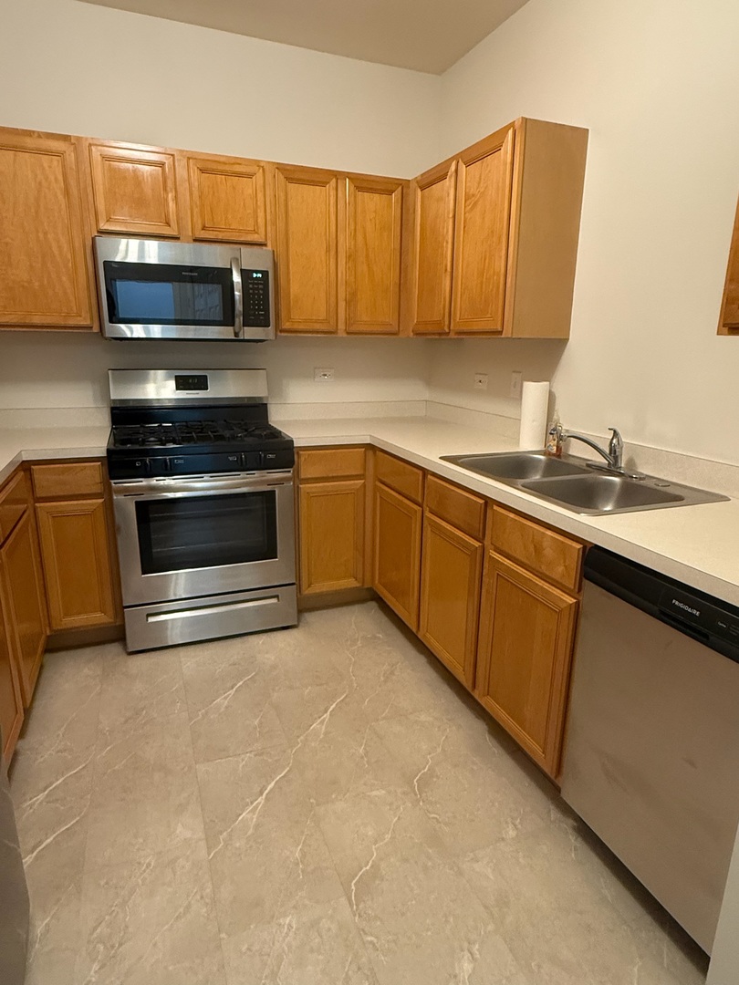 3317 Stratford Court Unit: 1D