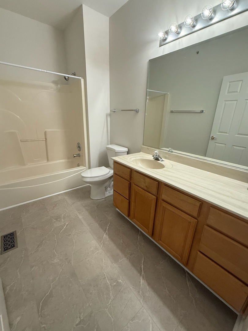 3317 Stratford Court Unit: 1D