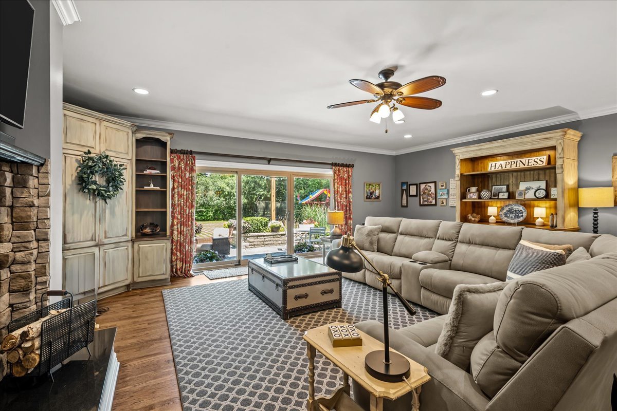 754 LONGWOOD Drive