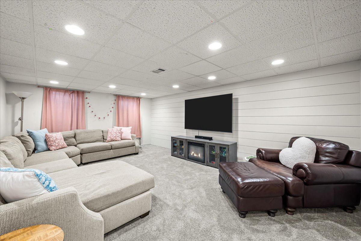 754 LONGWOOD Drive
