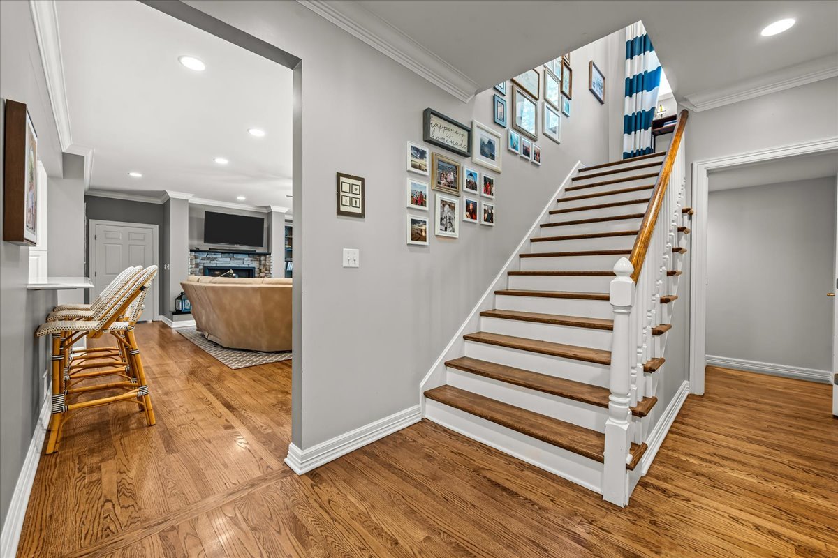 754 LONGWOOD Drive