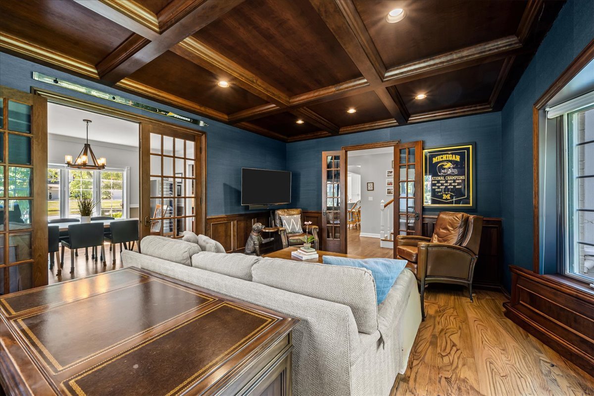 754 LONGWOOD Drive