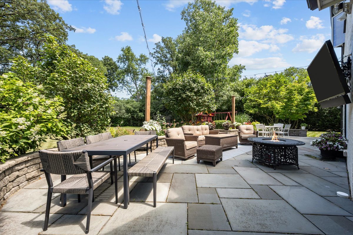 754 LONGWOOD Drive