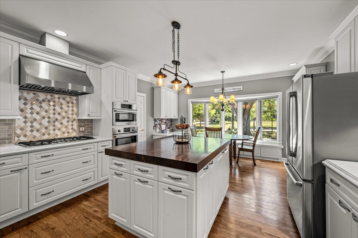 754 LONGWOOD Drive