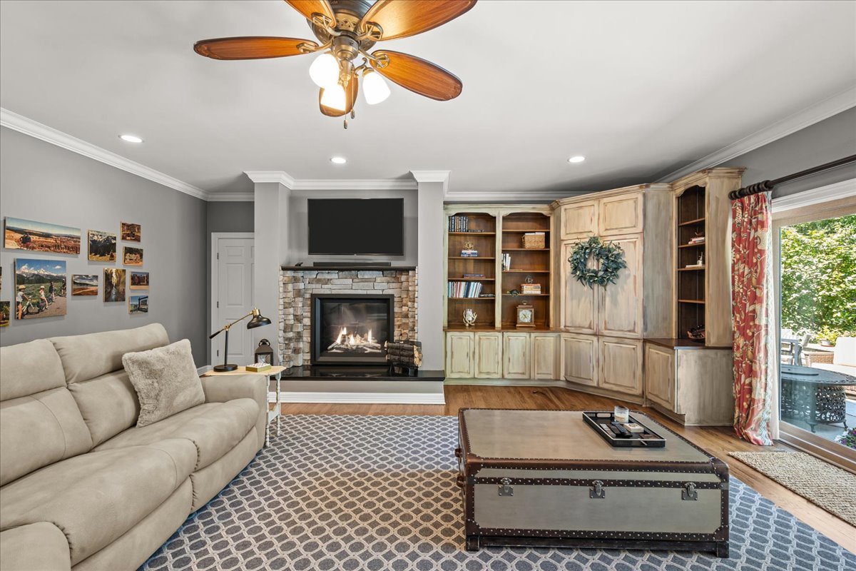 754 LONGWOOD Drive