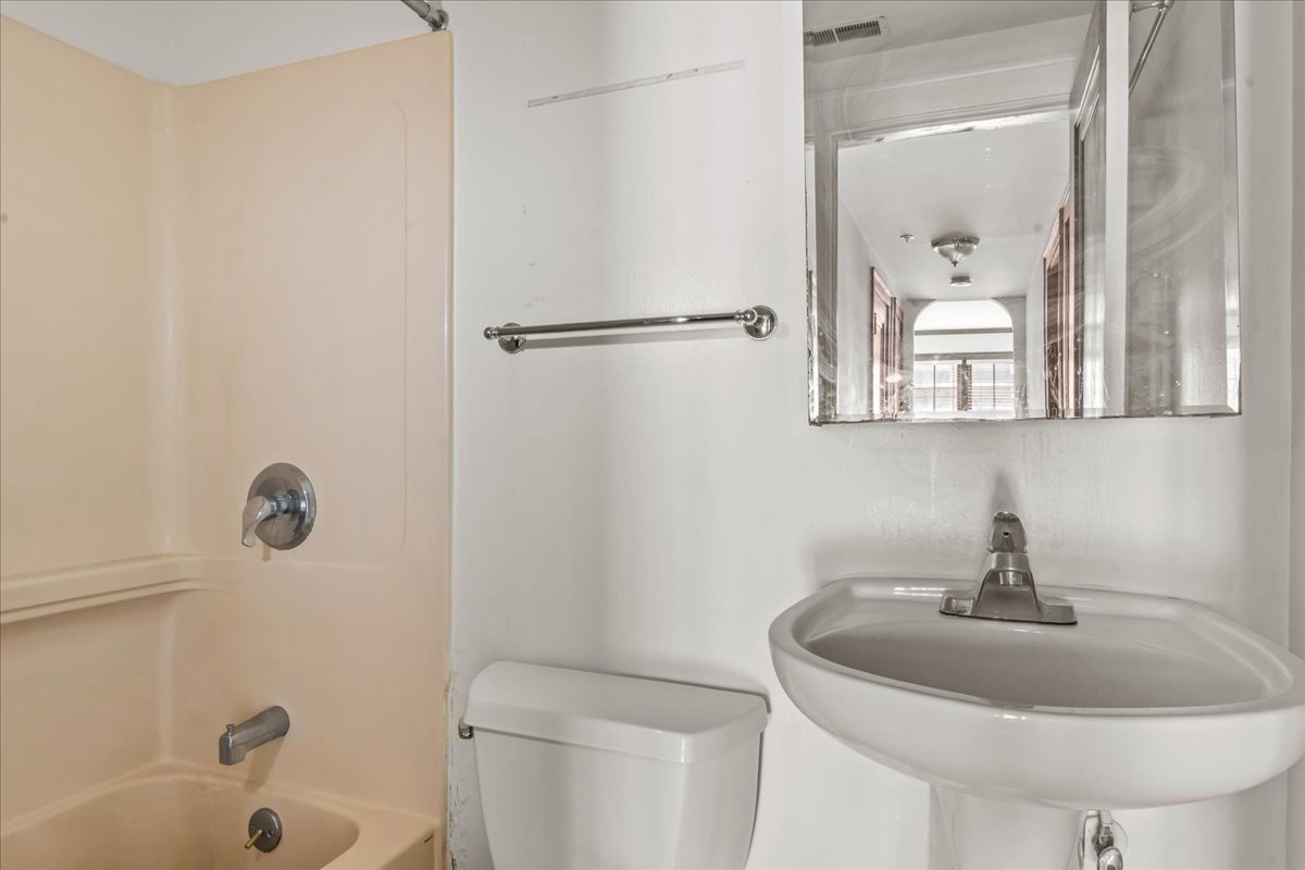 909 Green Bay Road Unit: 3S