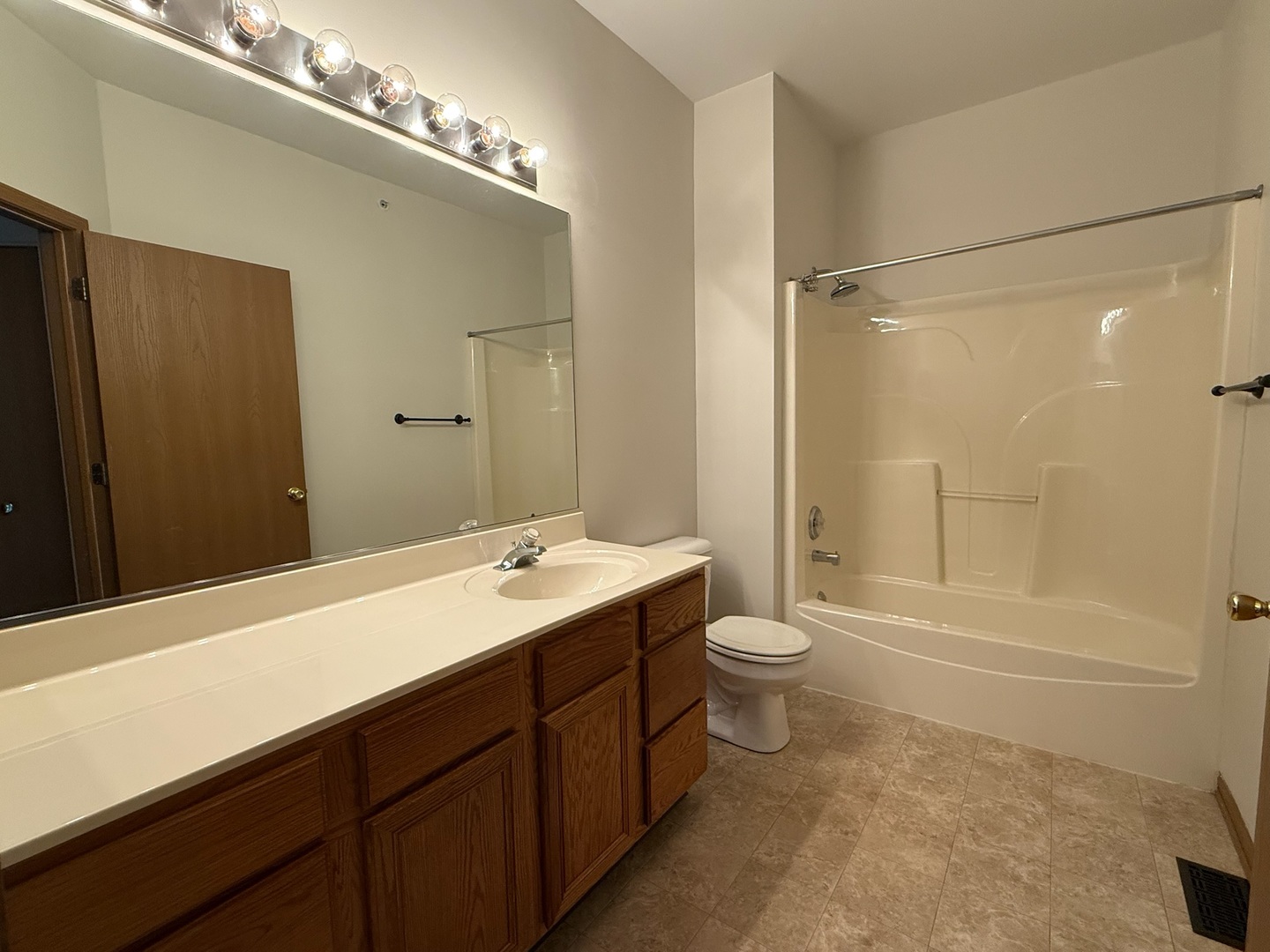 3317 Stratford Court Unit: 1C