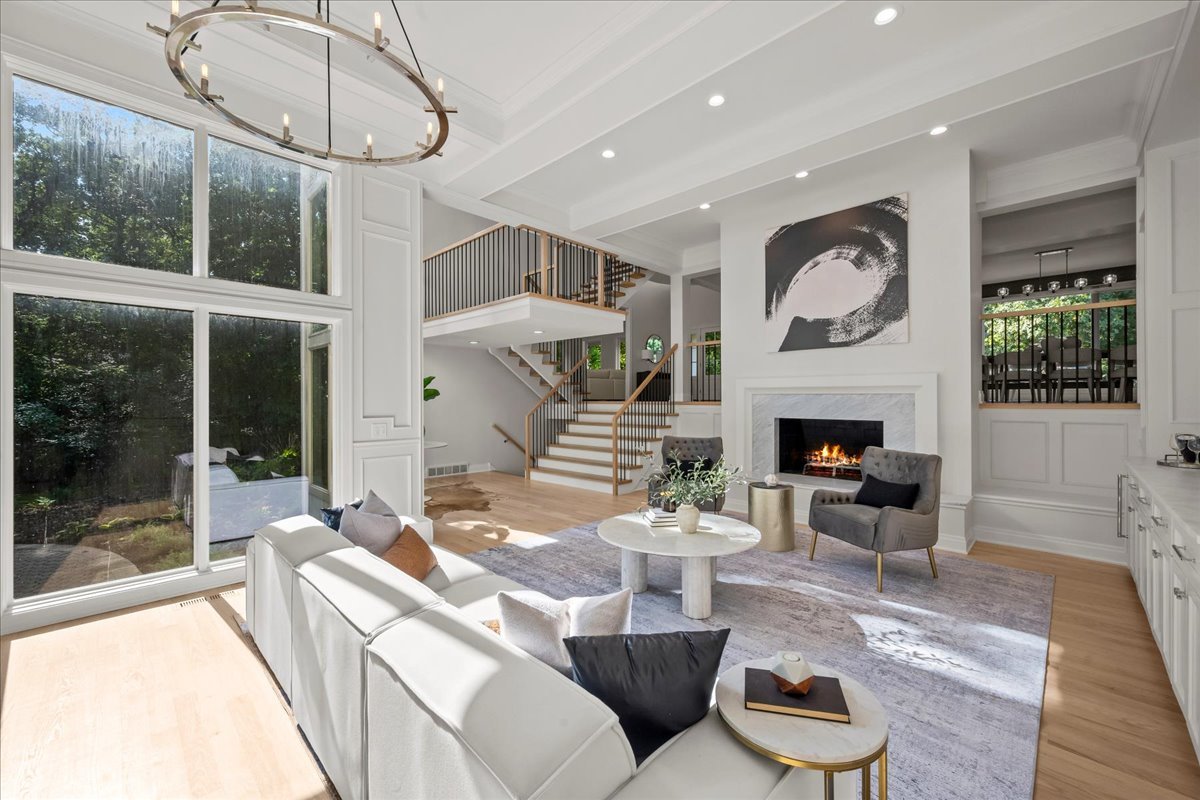 1221 Loch Lane