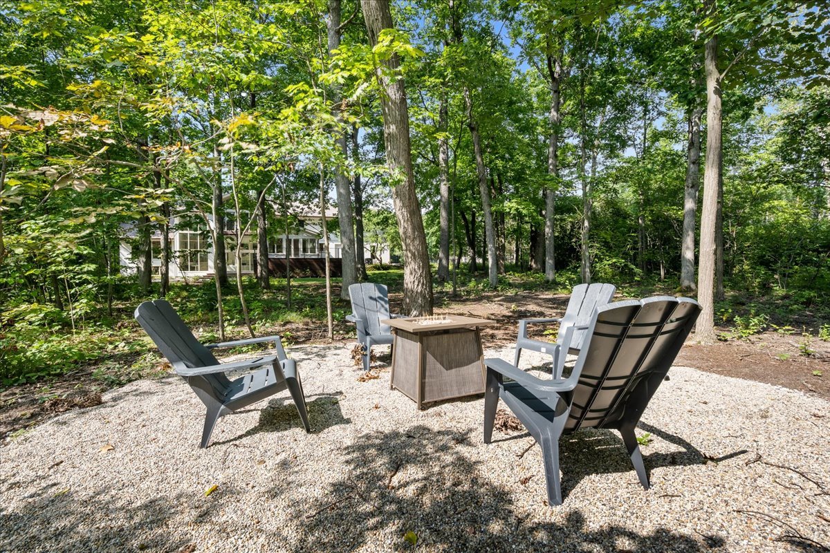 1221 Loch Lane