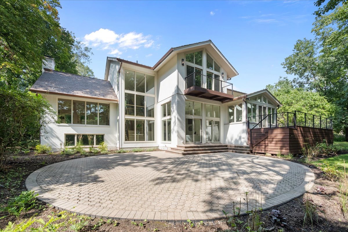 1221 Loch Lane