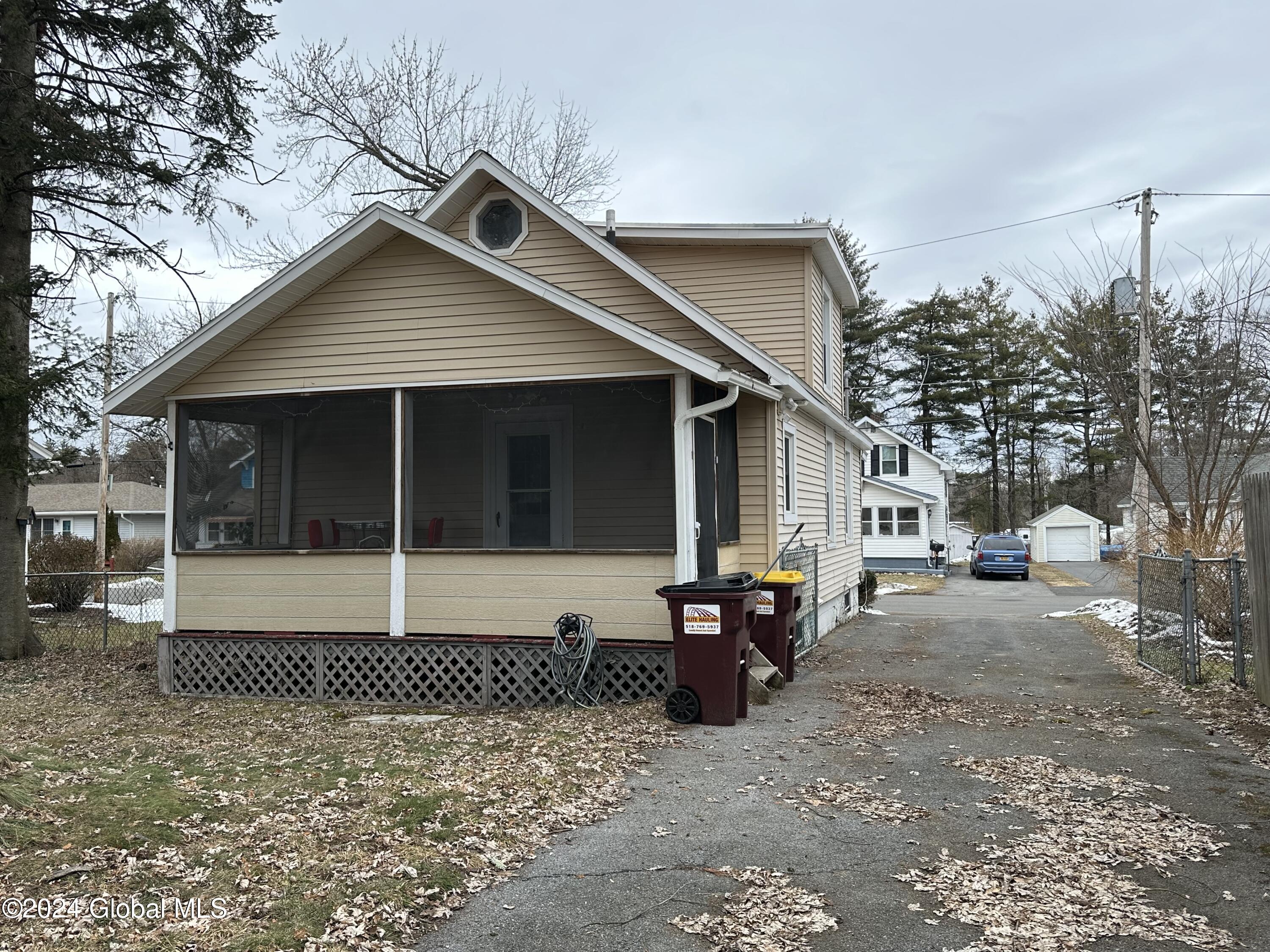 15 Douglas Avenue