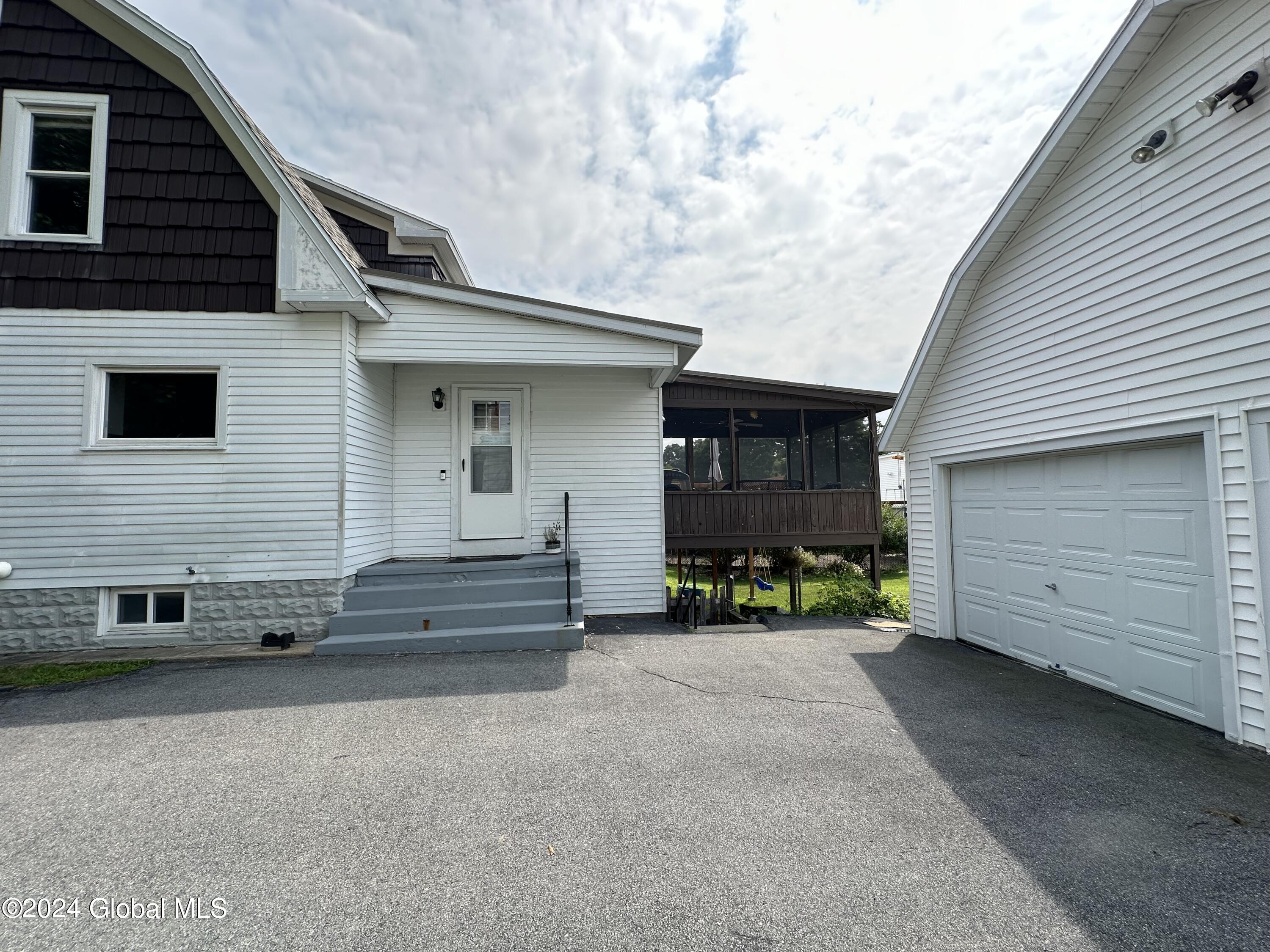 12 Knight Street