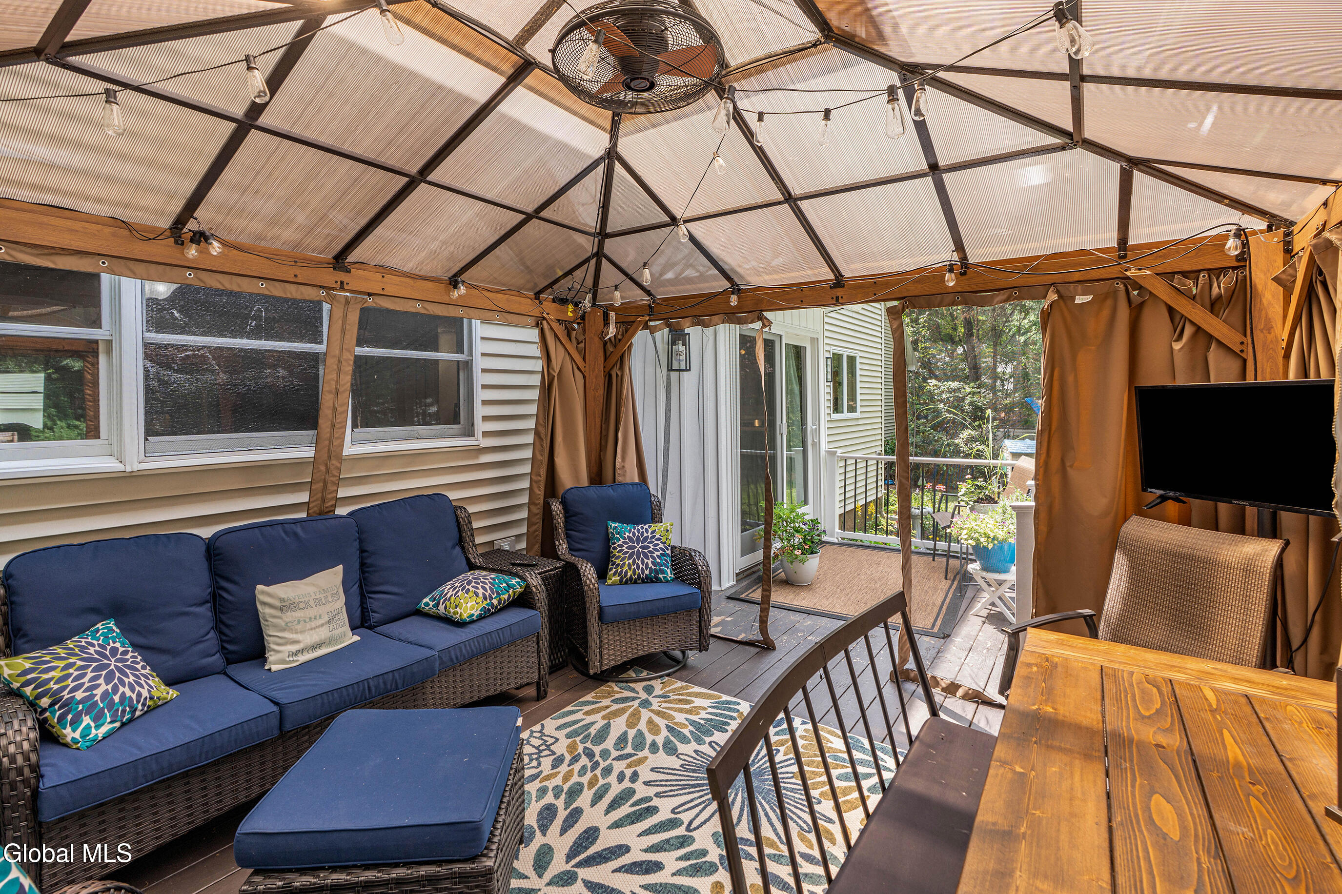 22 Oak View Drive