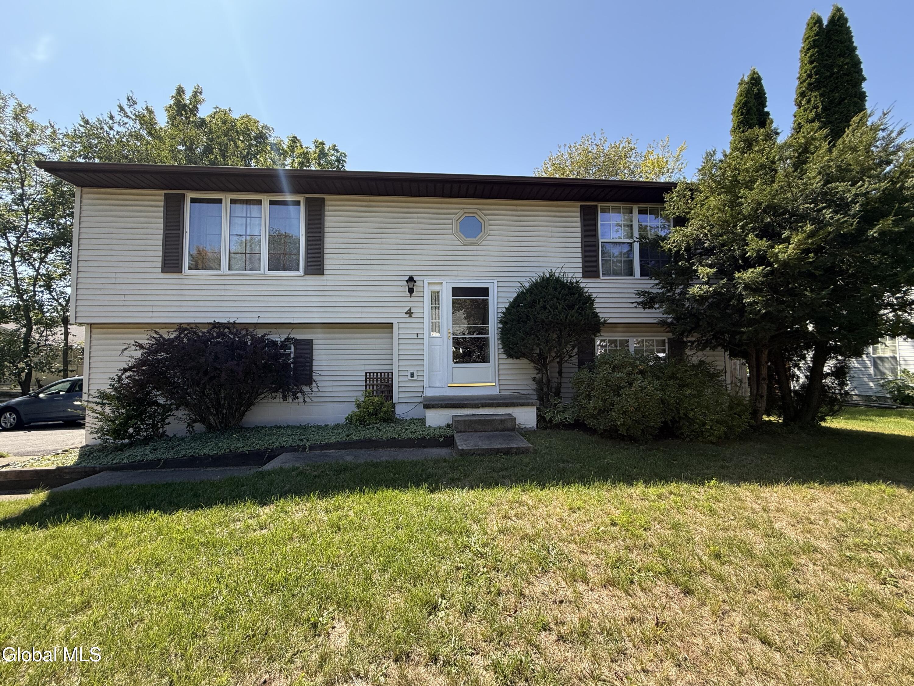 4 Edgewater Place