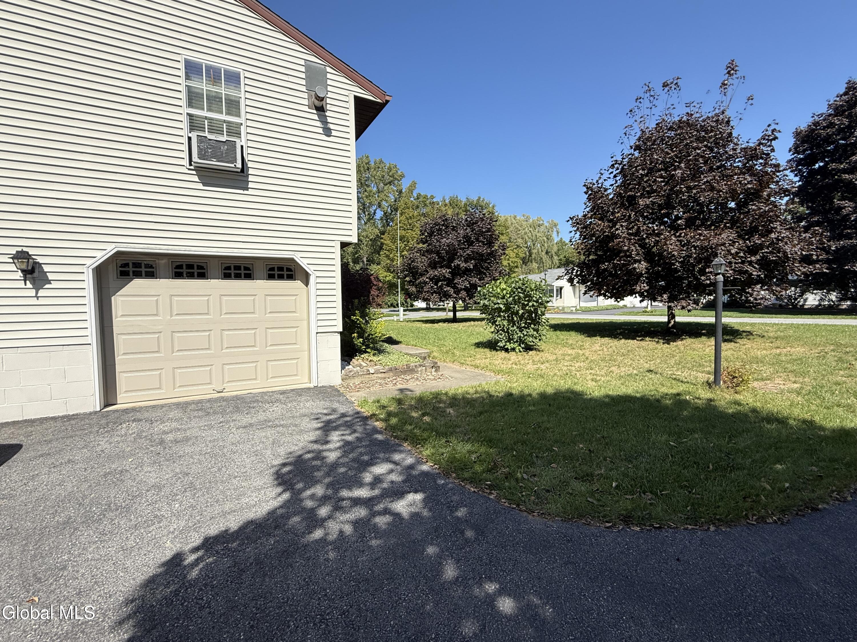 4 Edgewater Place