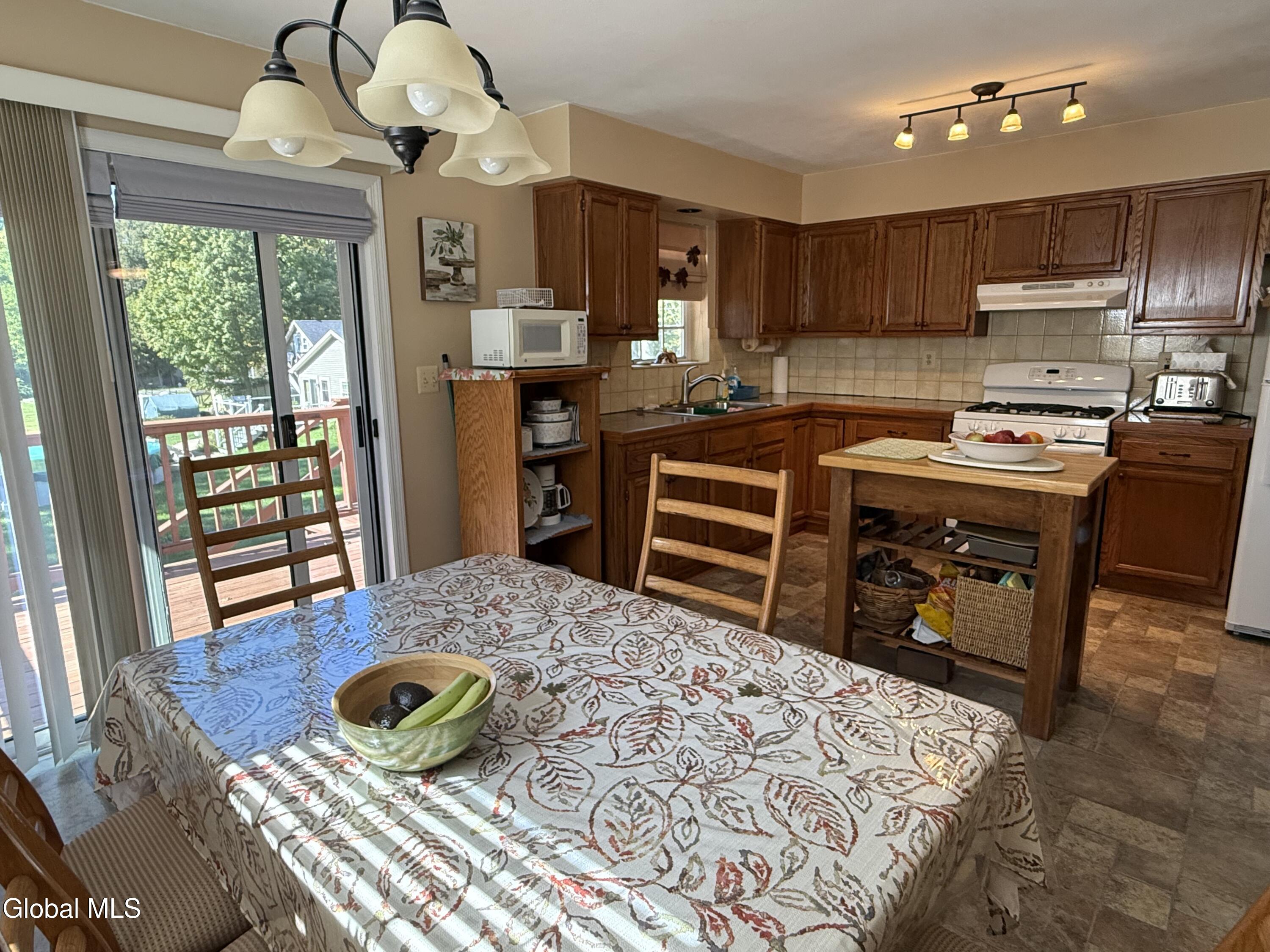 4 Edgewater Place