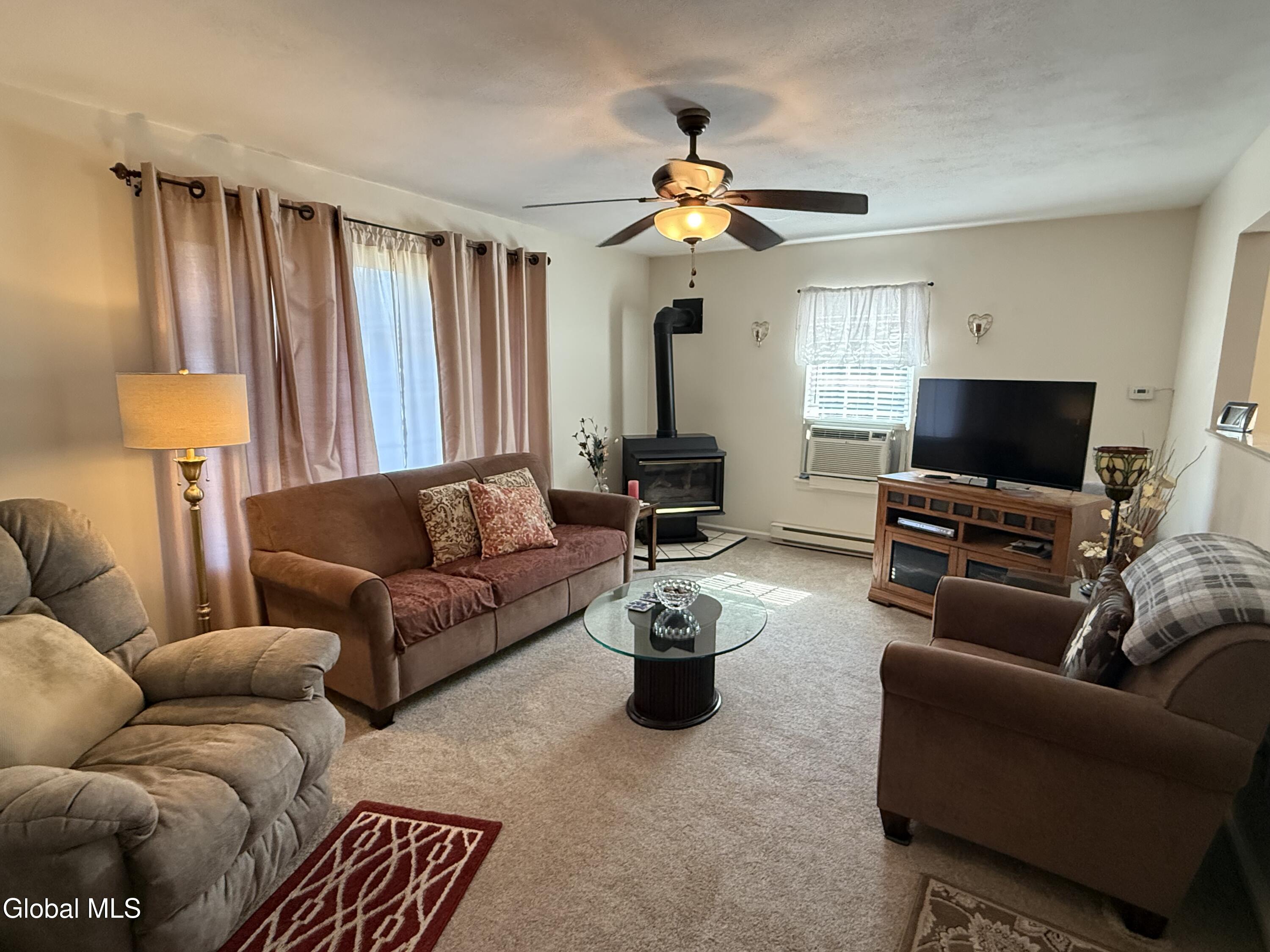 4 Edgewater Place