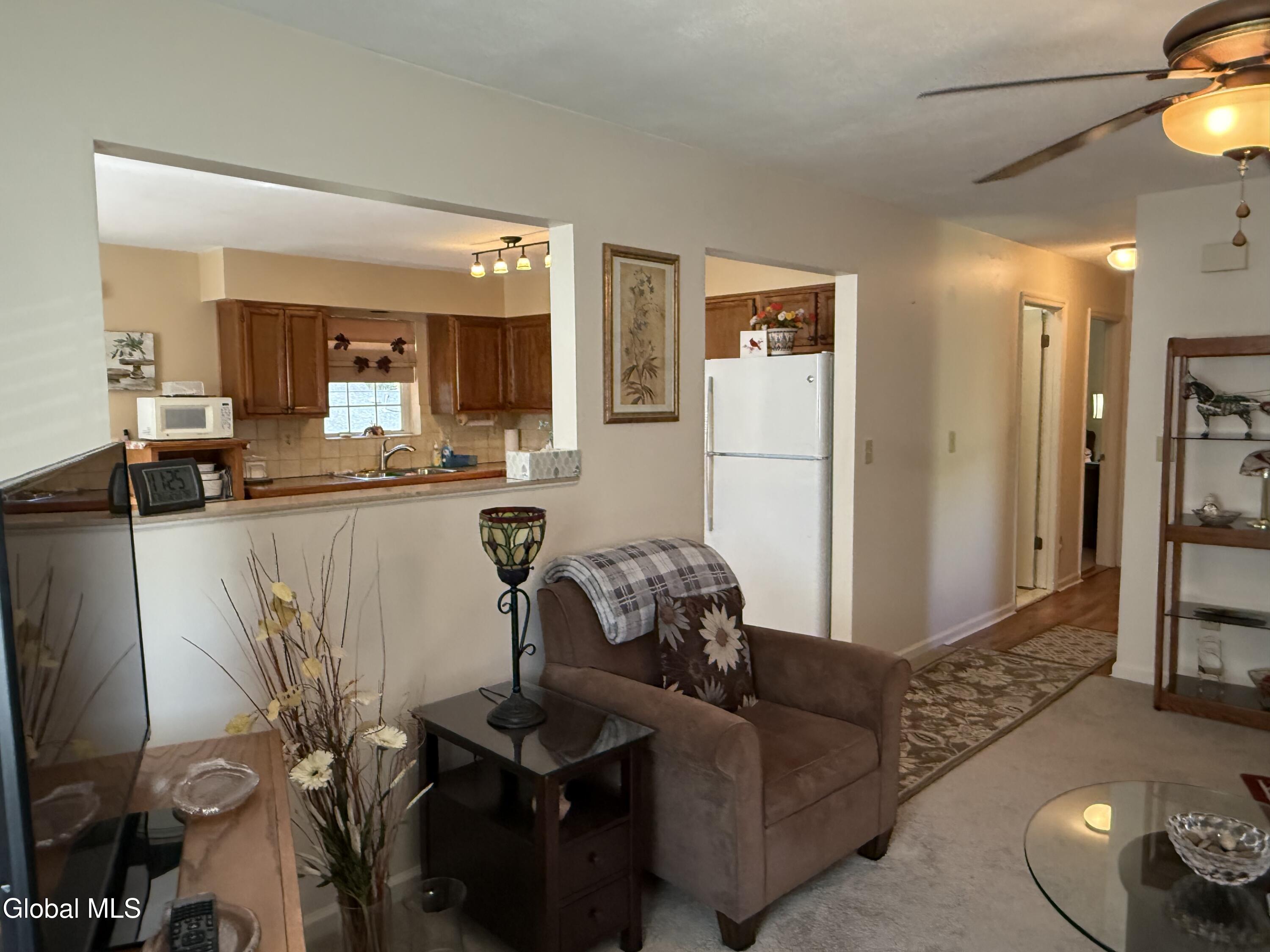 4 Edgewater Place