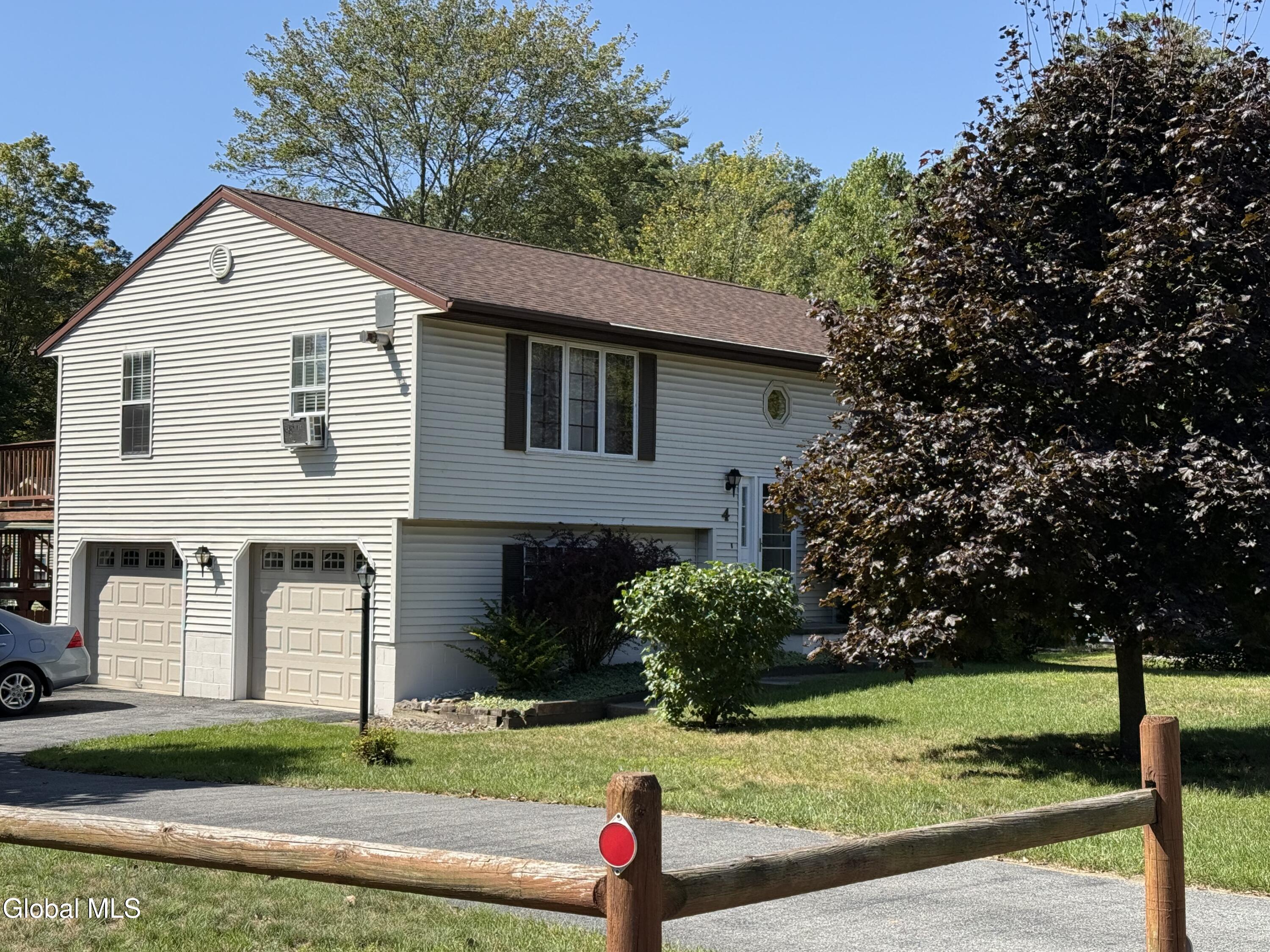 4 Edgewater Place