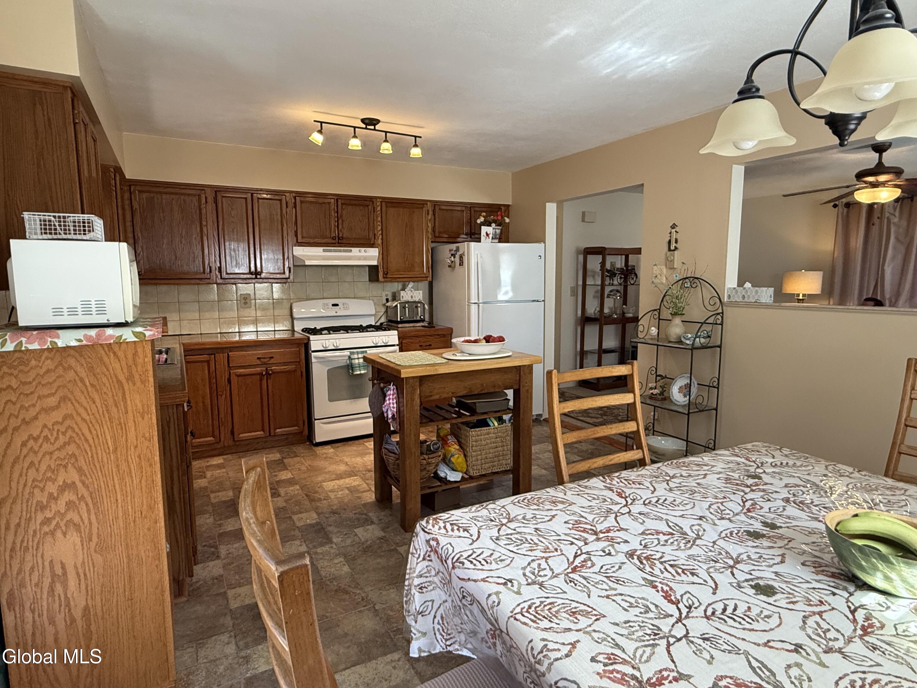 4 Edgewater Place