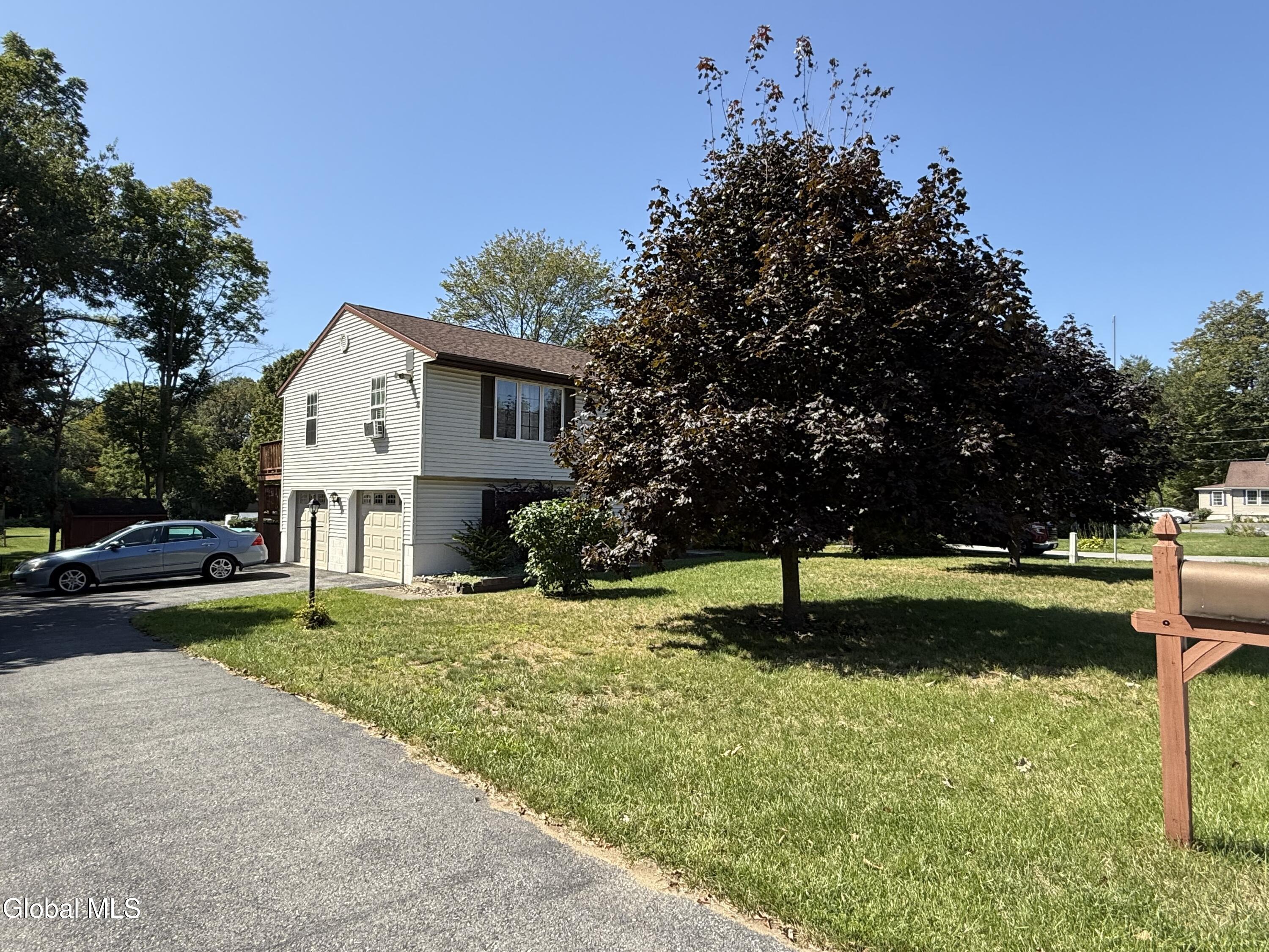 4 Edgewater Place