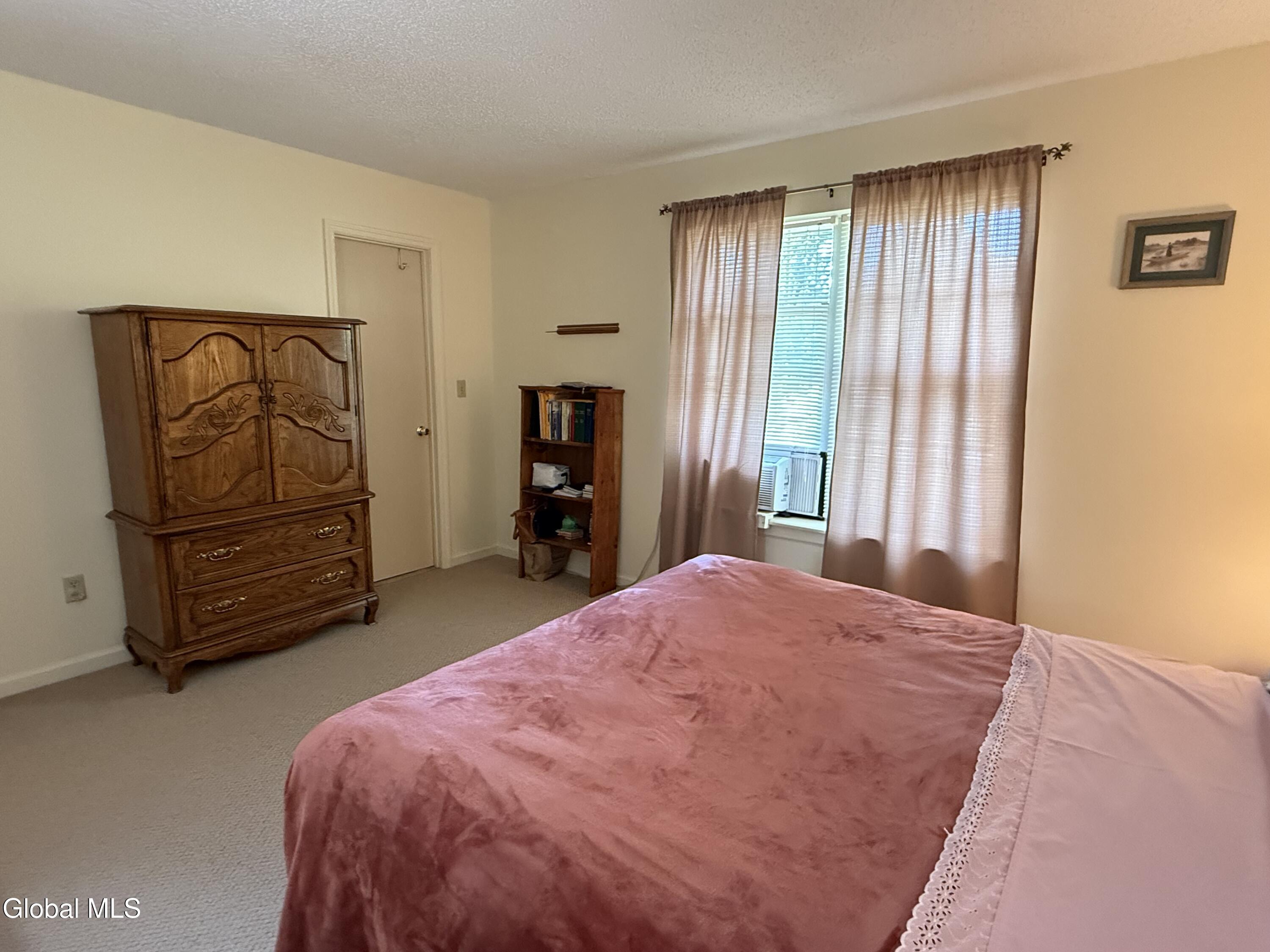 4 Edgewater Place
