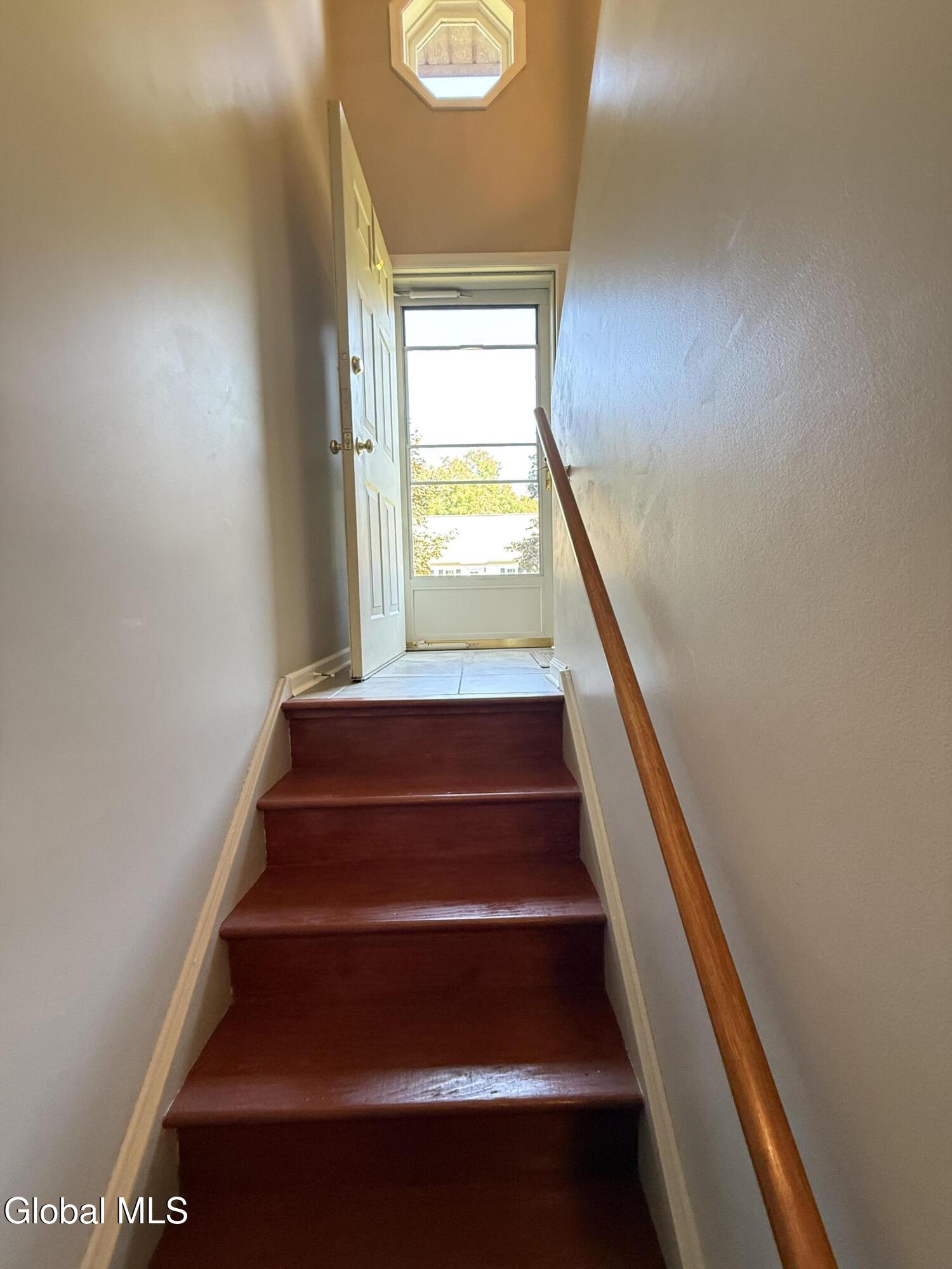 4 Edgewater Place