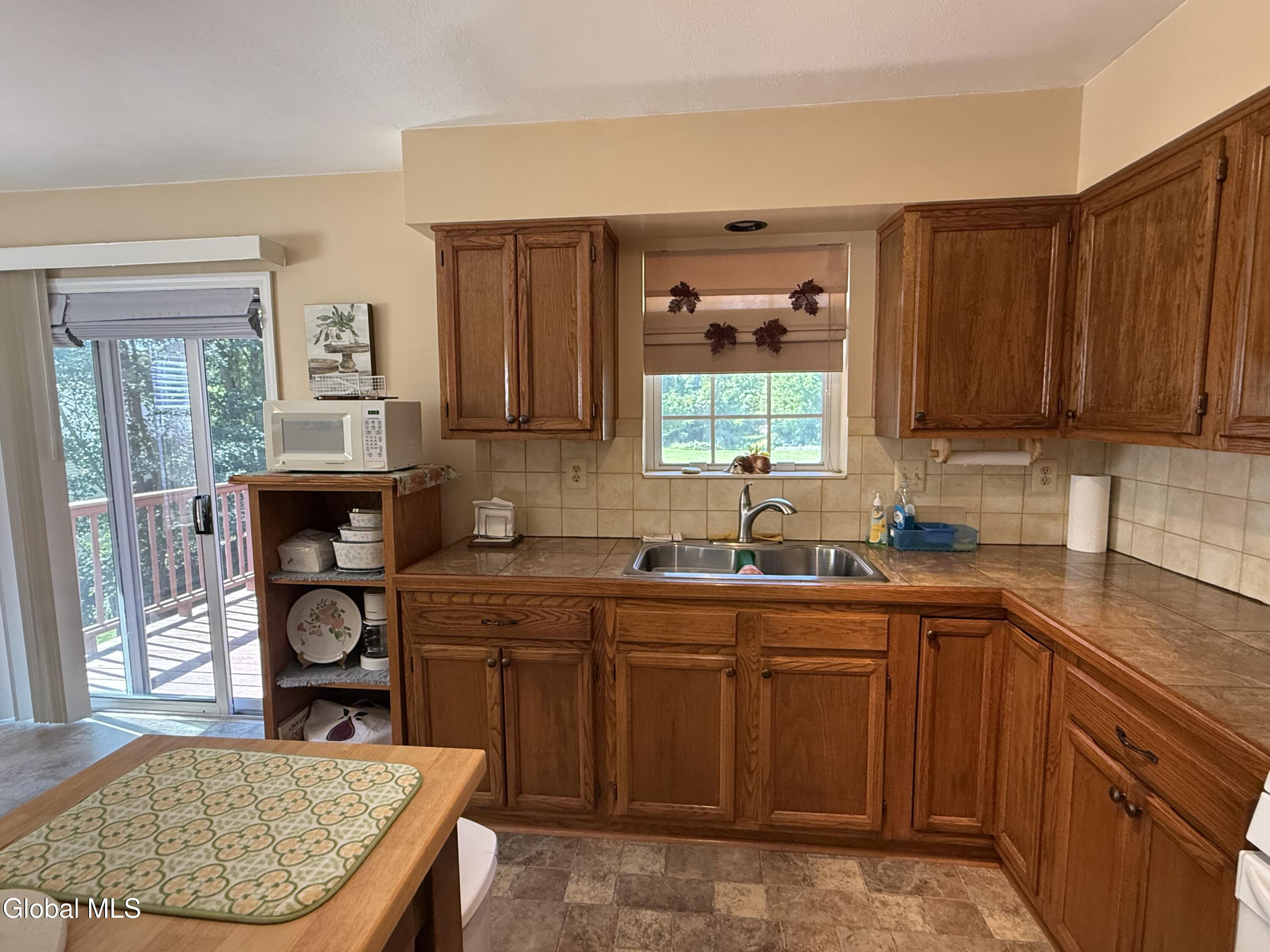 4 Edgewater Place
